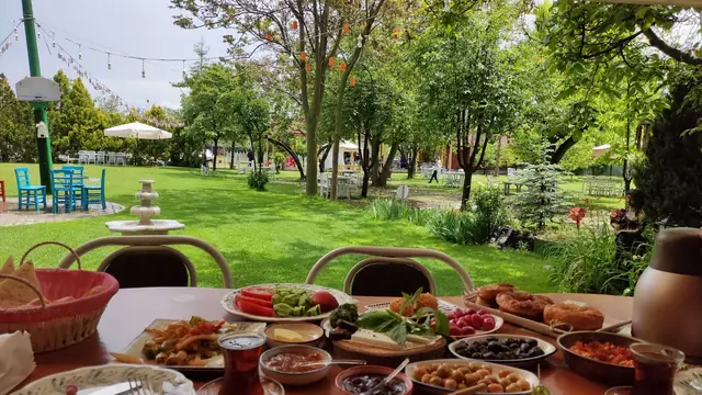Esrarengiz Bahçe